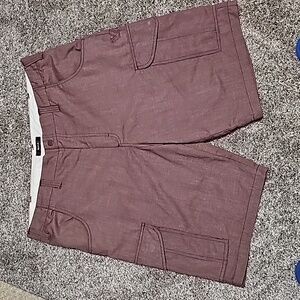 RVCA Cargo Shorts in mens size 38 never worn ( Burgundy )